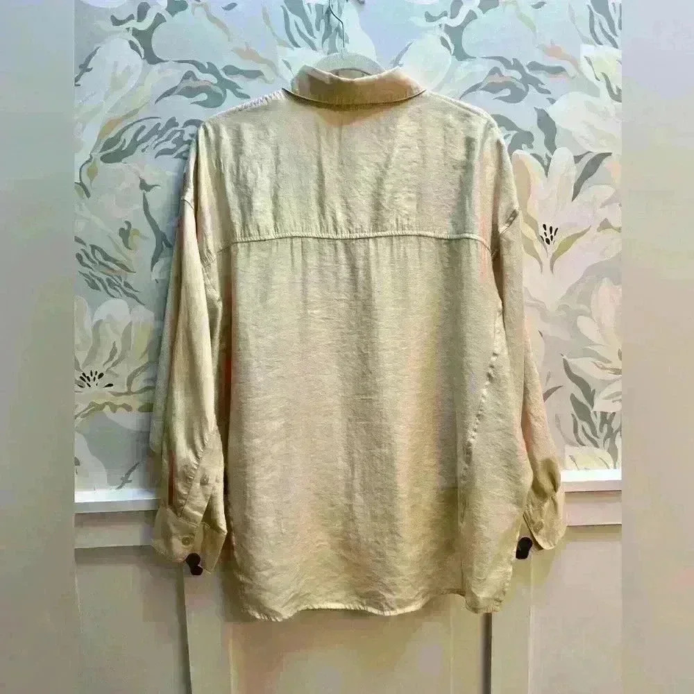 Grade&gather Button-up Batwing Hi Low Blouse, Size Medium - Picture 7 of 8
